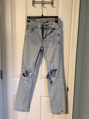 American Eagle Outfitters Light Wash Distressed Straight-Leg Jeans 00